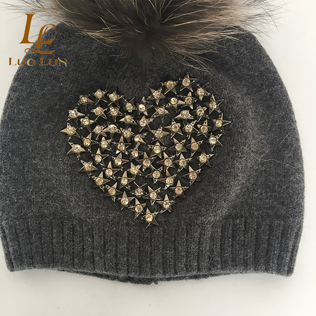 Fashion design real raccoon fur ball wool hat decorated with star diamond
